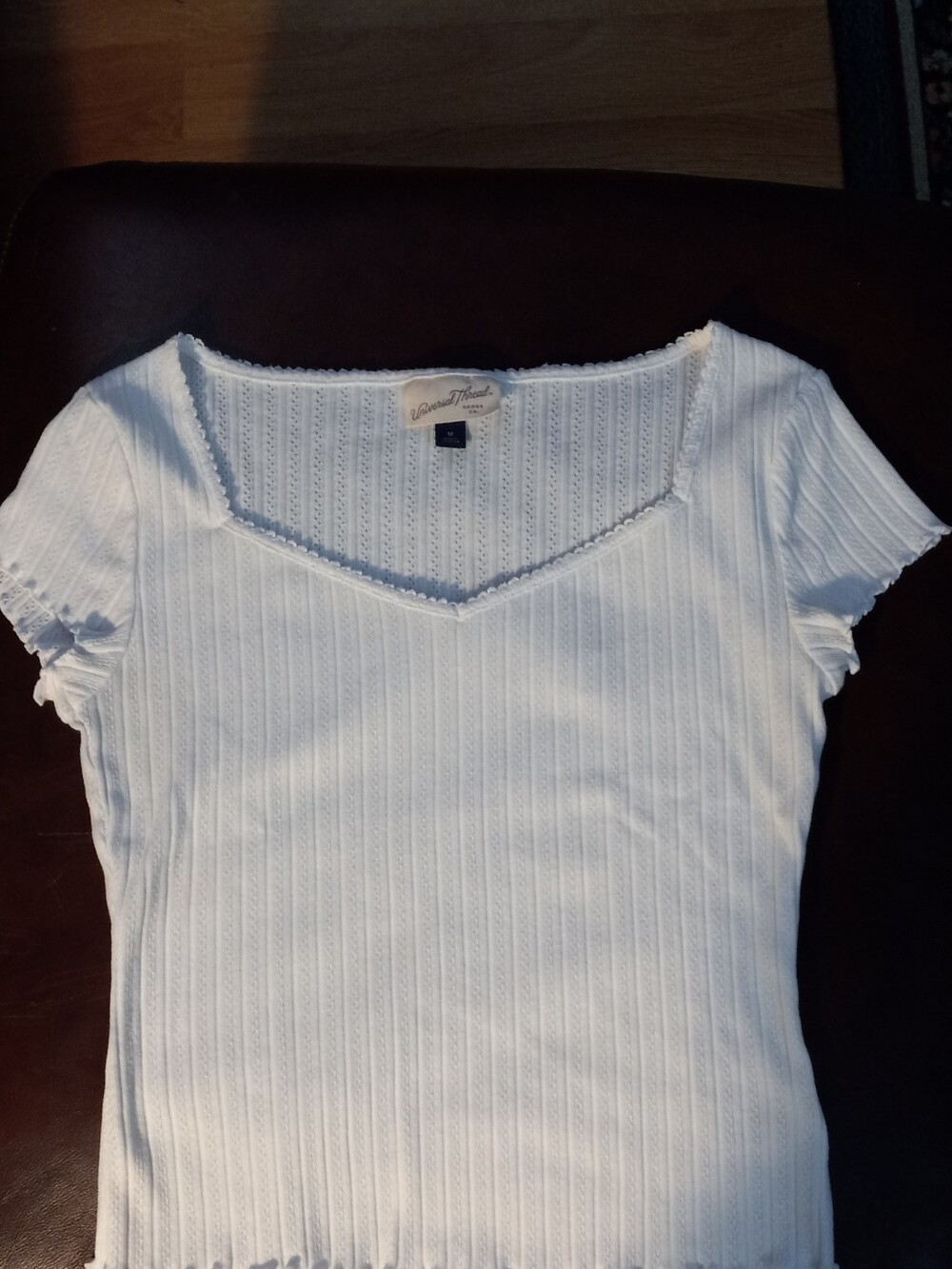 Universal Threads White Ribbed V-Neck Lettuce-Edge Tee - Picture 5 of 5